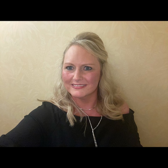 Meet your Posher, Sandy - Picture 1 of 1